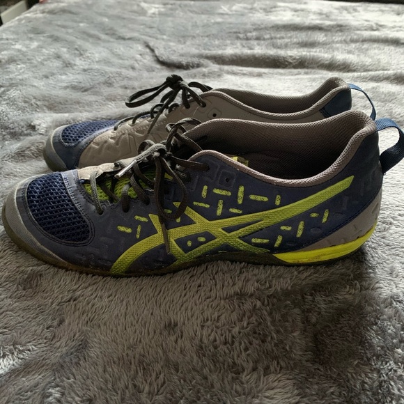 ASICS training shoes - Picture 2 of 5